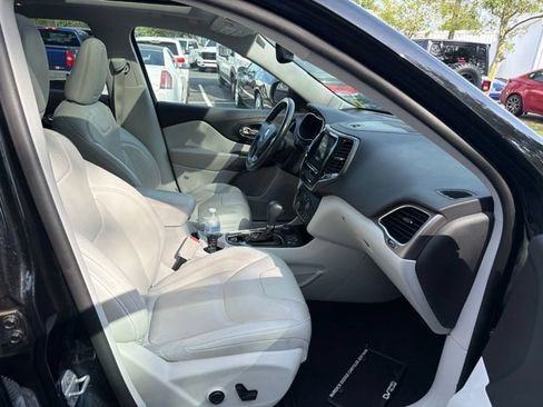 Used 2021 Jeep Cherokee Limited AWD/4WD image 11