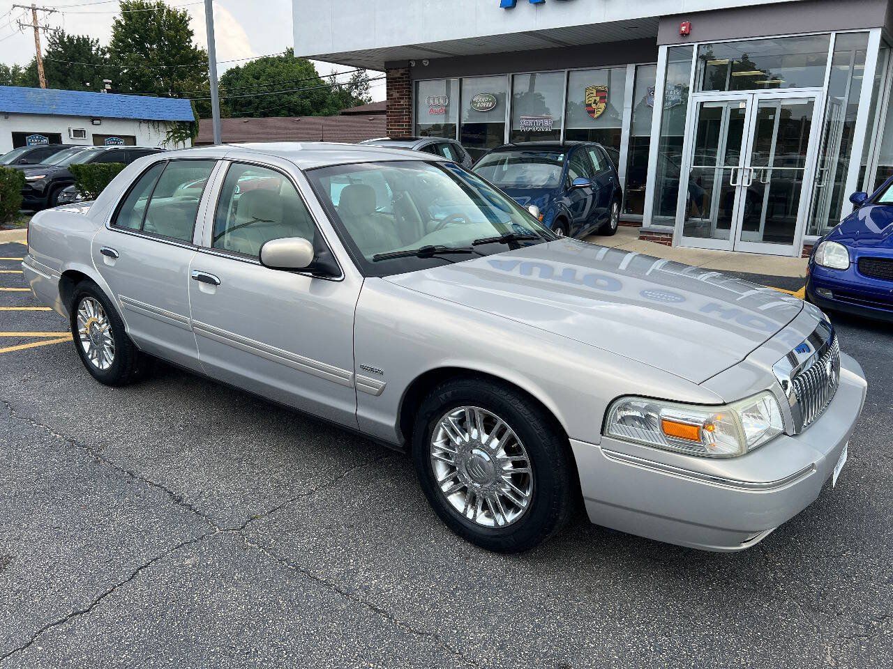 Used 2010 Mercury Grand Marquis LS RWD image 4