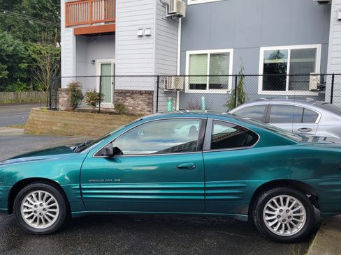Used 1999 Pontiac Grand Am SE image 1
