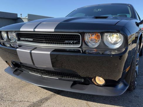 Used 2014 Dodge Challenger SRT8 w/ Harman/Kardon Audio Group image 24
