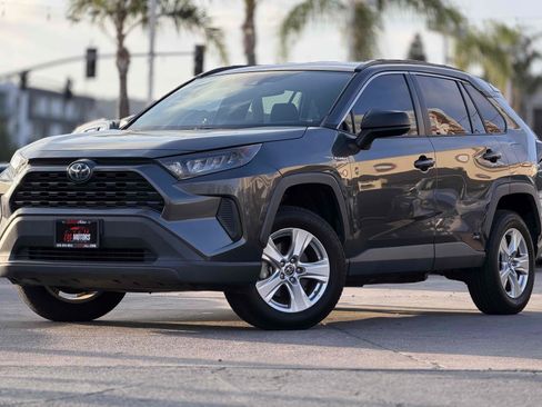 Used 2021 Toyota RAV4 LE AWD/4WD image 1