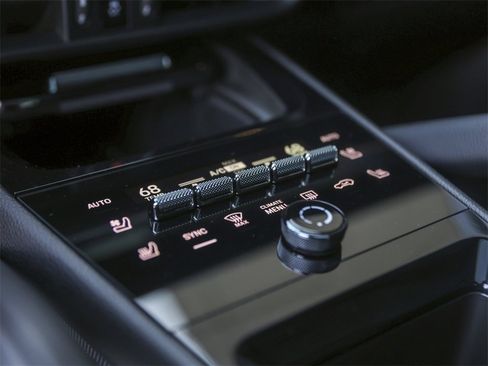 Certified 2025 Porsche Cayenne E-Hybrid Coupe image 27