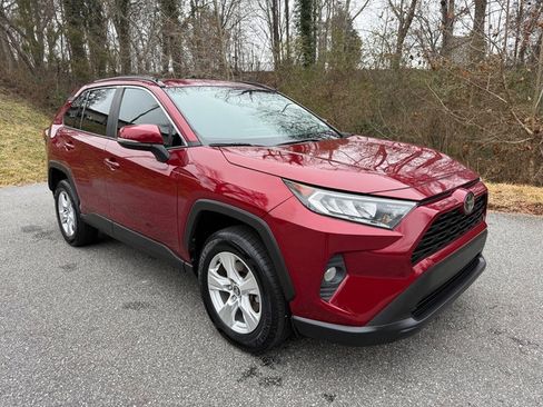 Used 2020 Toyota RAV4 XLE image 4