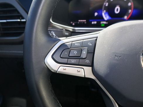 Certified 2025 Volkswagen Taos SE image 23