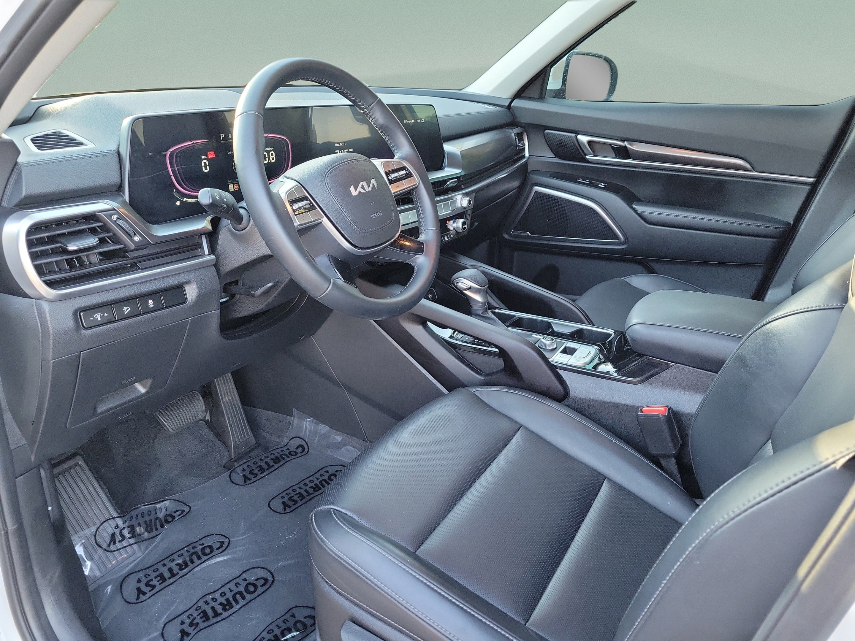 Certified 2025 Kia Telluride LX FWD image 15