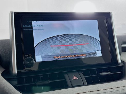 Used 2025 Toyota RAV4 XLE w/ Convenience Package image 22