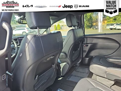 Used 2022 Chrysler Pacifica Touring-L w/ S Appearance Package image 19
