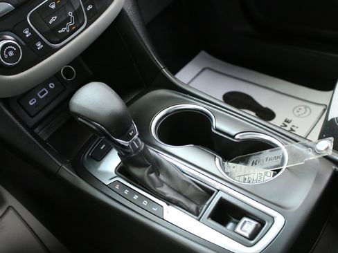 Used 2023 Chevrolet Equinox LS w/ Midnight Edition image 20