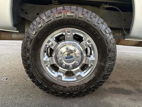 Used 2016 Ford F250 XLT w/ XLT Premium Package image 19