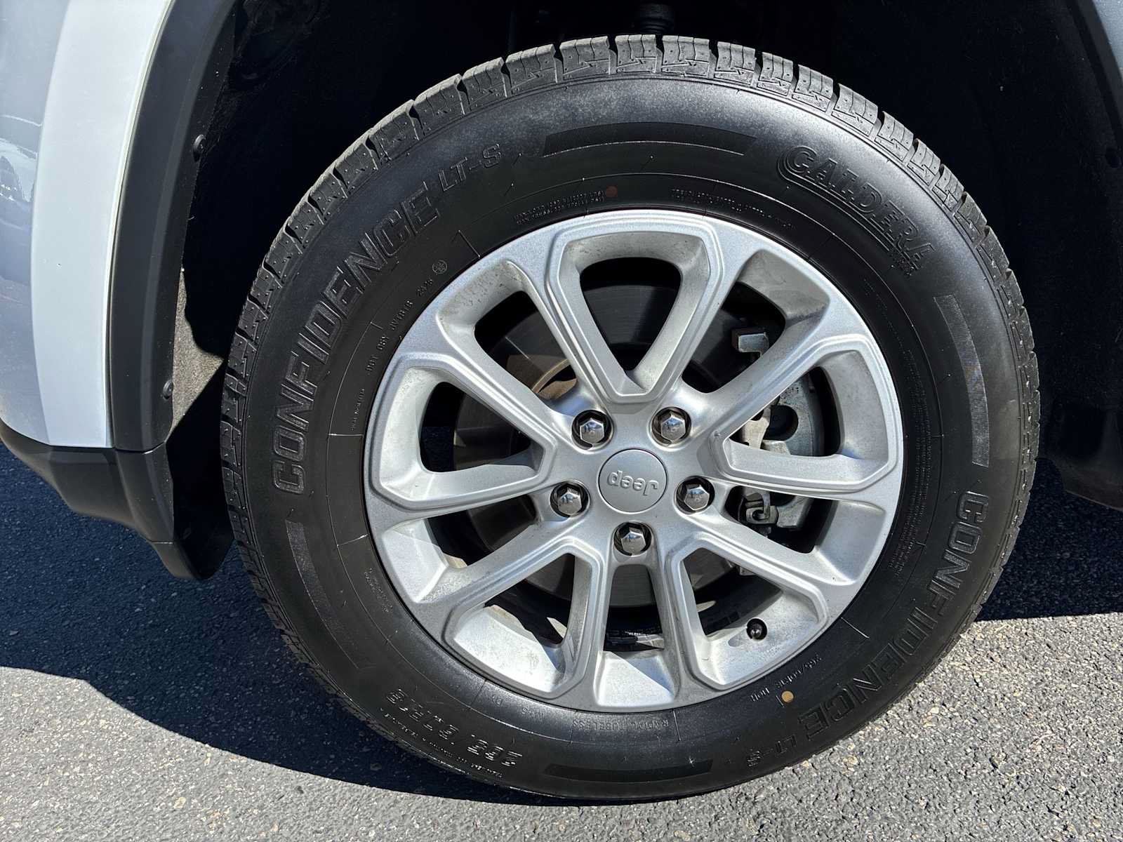 Used 2021 Jeep Grand Cherokee Laredo X AWD/4WD image 17