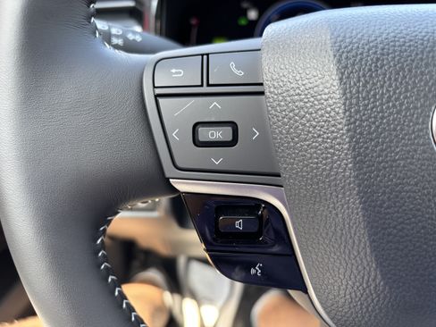 Used 2026 Toyota Camry Hybrid w/ Multimedia Upgrade Package FWD image 19