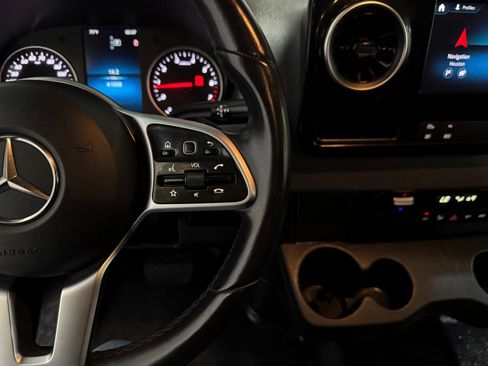 Used 2023 Mercedes-Benz Sprinter 2500 image 14