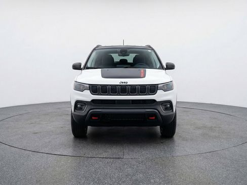 Used 2025 Jeep Compass Trailhawk image 2