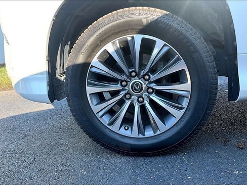 Used 2023 Lexus GX 460 Luxury w/ Accessory Package AWD/4WD image 2