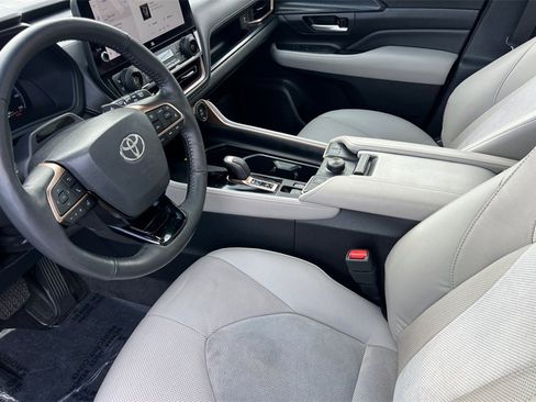 Used 2024 Toyota Grand Highlander AWD Hybrid image 9