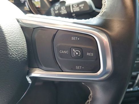 Used 2022 Jeep Wrangler Unlimited Sahara AWD/4WD image 21