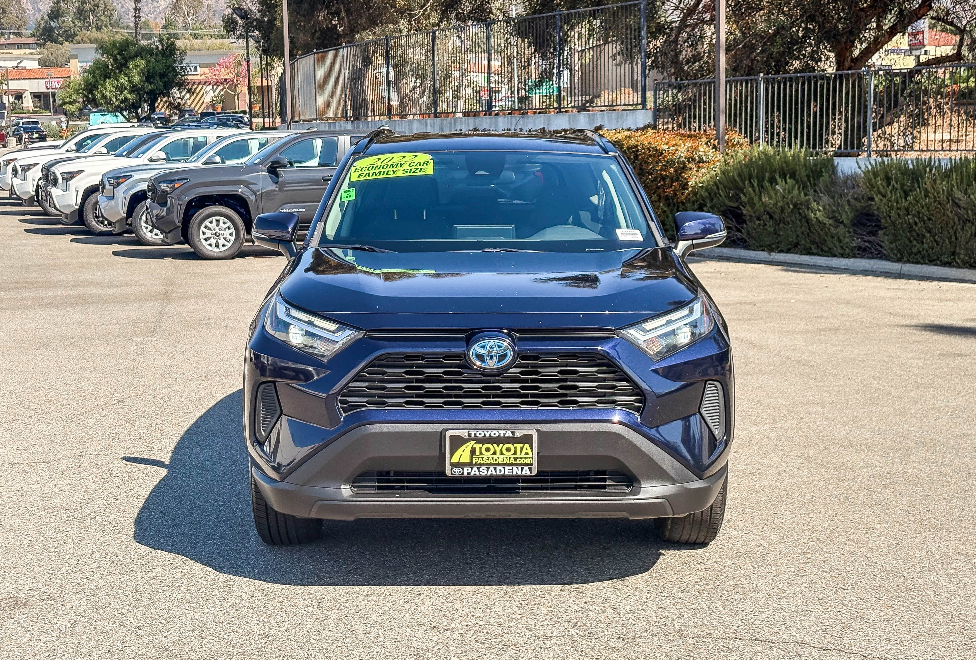 Used 2022 Toyota RAV4 XLE AWD/4WD image 2