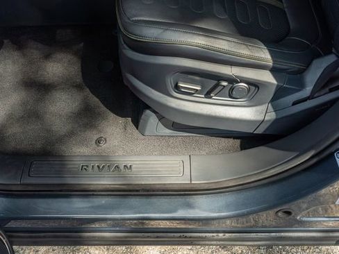 Used 2022 Rivian R1T Launch Edition image 19