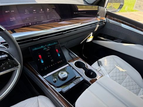 New 2026 Cadillac Escalade Platinum Luxury AWD/4WD image 29