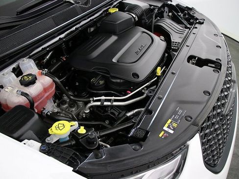 Used 2025 Chrysler Pacifica Limited image 34