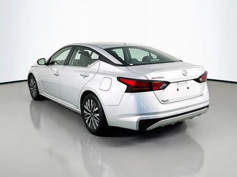 Used 2025 Nissan Altima 2.5 SV FWD image 5