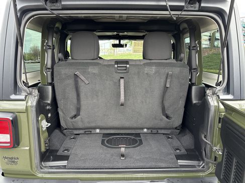 Certified 2022 Jeep Wrangler Rubicon w/ Cold Weather Group image 33