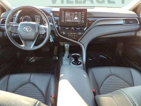 Used 2024 Toyota Camry SE image 11