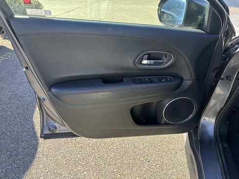 Used 2019 Honda HR-V Touring image 19