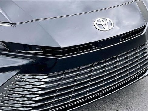 Used 2025 Toyota Camry XLE image 30