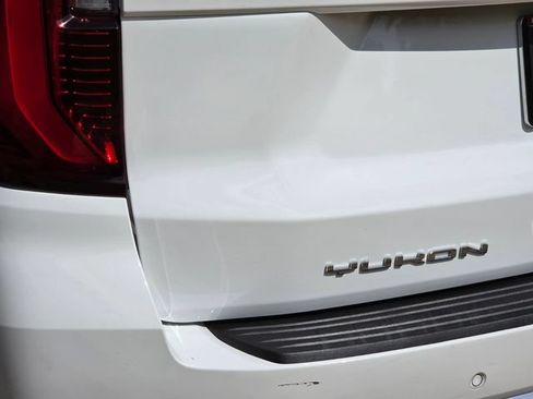 Used 2025 GMC Yukon Denali AWD/4WD image 8