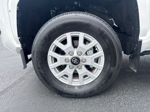 Used 2024 Toyota Tacoma SR AWD/4WD image 11
