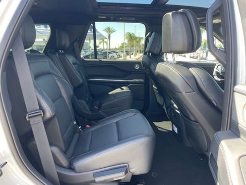 New 2026 Lincoln Navigator Reserve AWD/4WD image 27