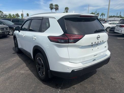 Used 2024 Nissan Rogue SV w/ SV Premium Package FWD image 5