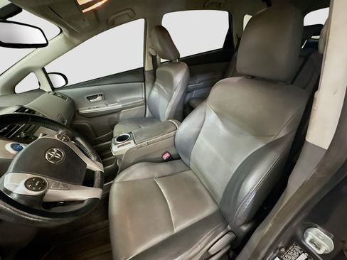 Used 2014 Toyota Prius V Five FWD image 13
