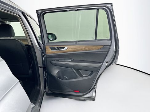 Used 2025 Volkswagen Atlas SE FWD image 31