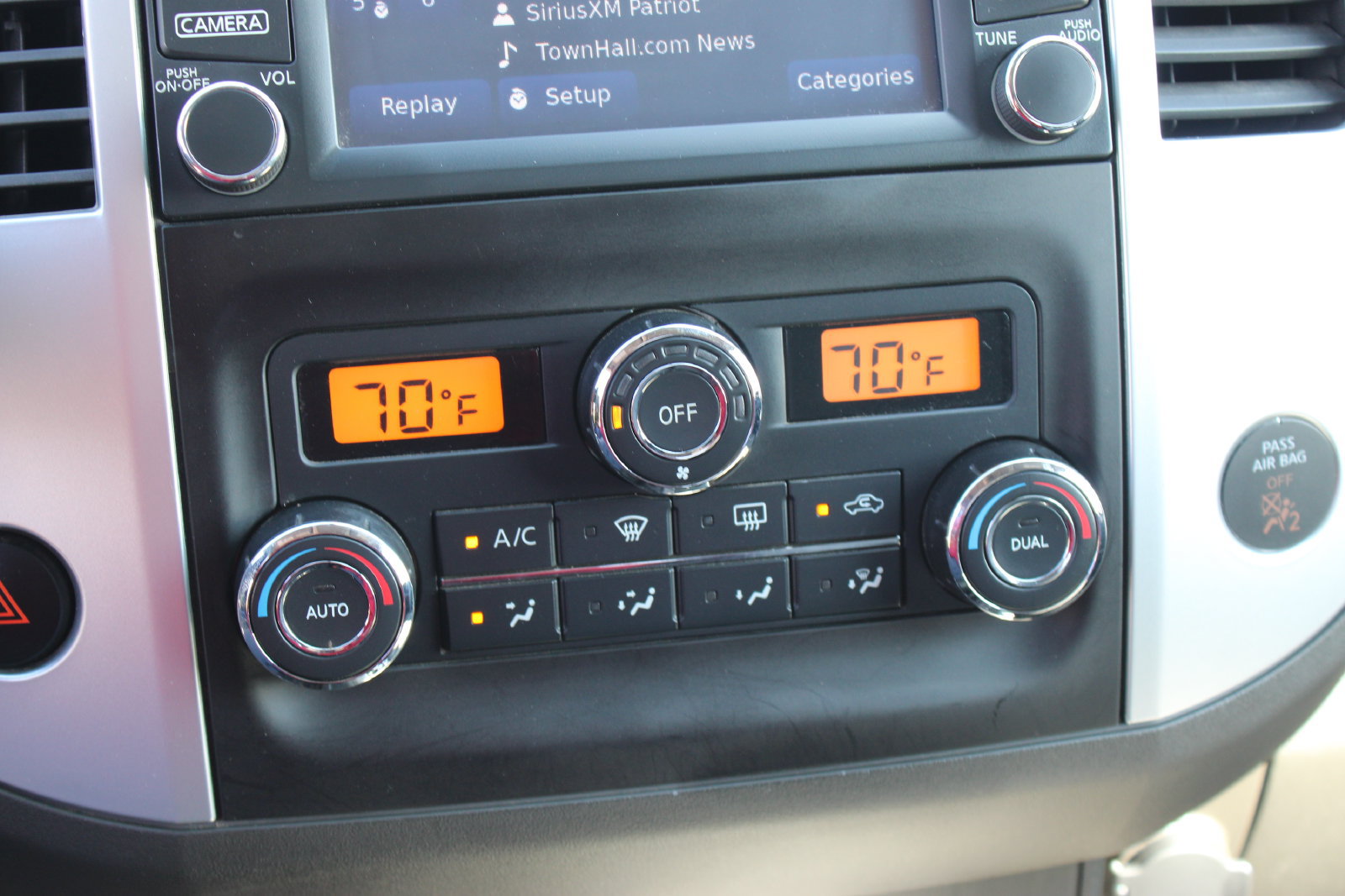 Used 2015 Nissan Frontier PRO-4X w/ Pro-4x Luxury Package AWD/4WD image 15