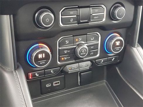 Certified 2022 Chevrolet Suburban LT w/ Luxury Package image 30