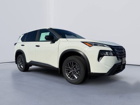 Used 2025 Nissan Rogue S image 7