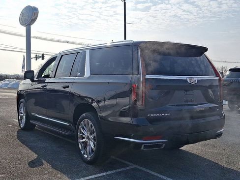Used 2023 Cadillac Escalade ESV Premium Luxury w/ Performance Package image 4