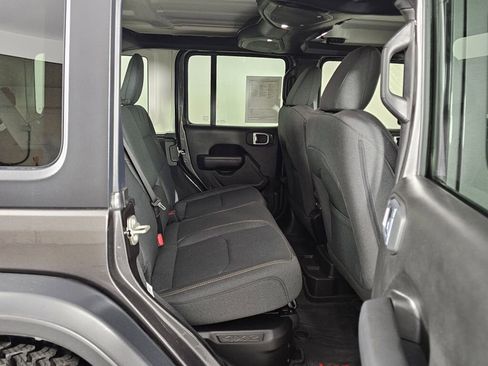 Used 2024 Jeep Wrangler Unlimited image 33