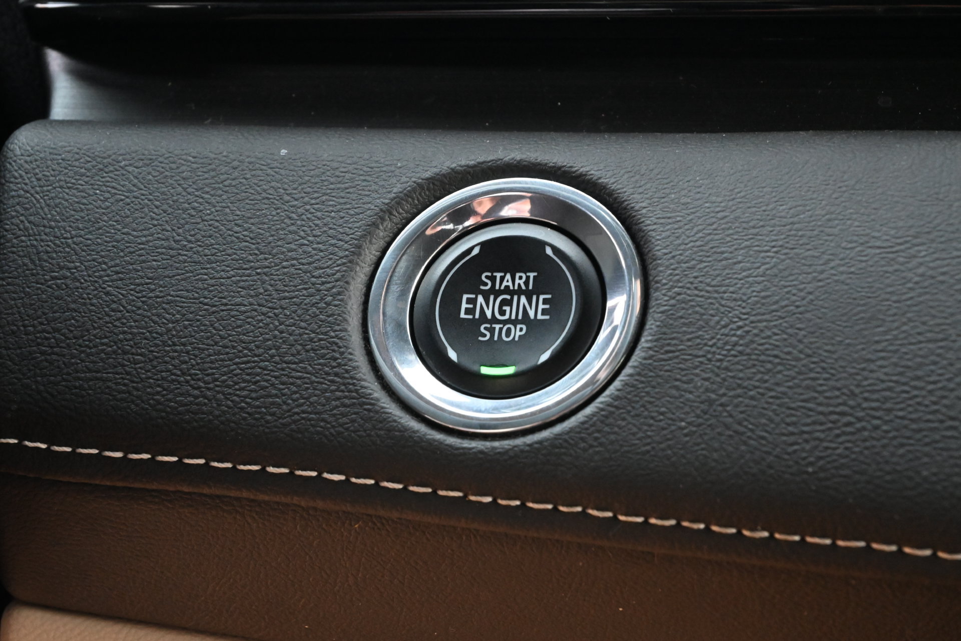 Certified 2023 Cadillac Escalade Premium Luxury w/ Performance Package AWD/4WD image 15