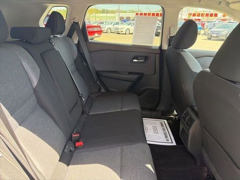 Used 2023 Nissan Rogue SV image 17