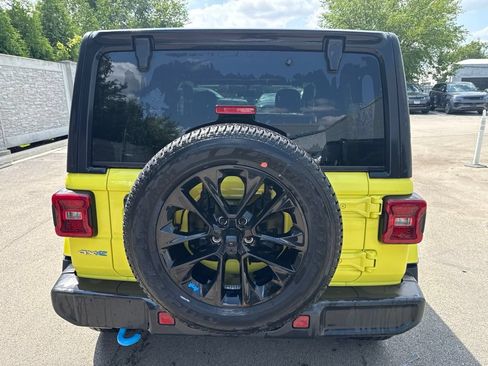 Used 2023 Jeep Wrangler Unlimited Sahara w/ Cold Weather Group AWD/4WD image 4