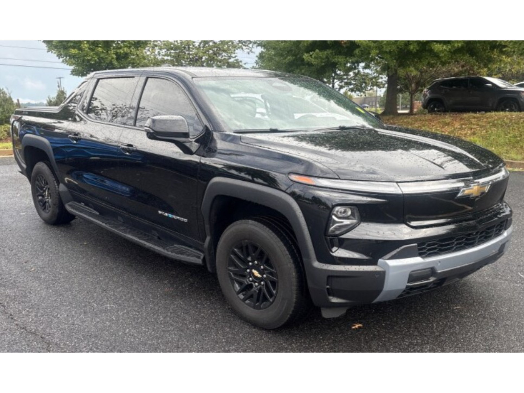 Used 2025 Chevrolet Silverado EV LT AWD/4WD image 2