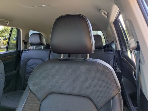 Used 2025 Volkswagen Atlas SE FWD image 14