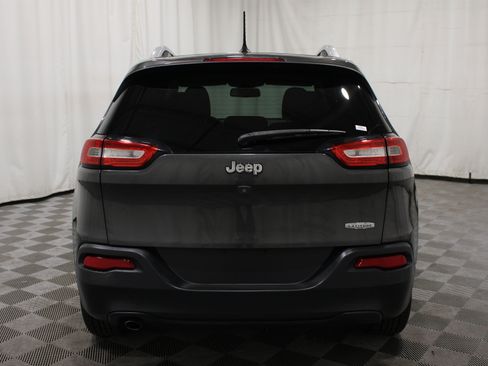 Used 2015 Jeep Cherokee Latitude FWD image 28