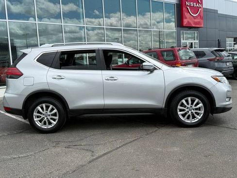 Used 2017 Nissan Rogue SV AWD/4WD image 2