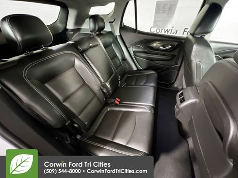 Used 2023 GMC Terrain SLT image 16