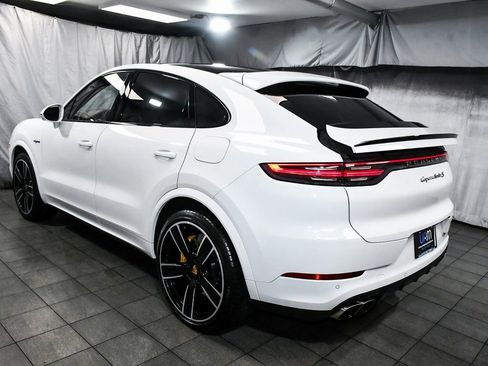 Used 2023 Porsche Cayenne Turbo S image 4
