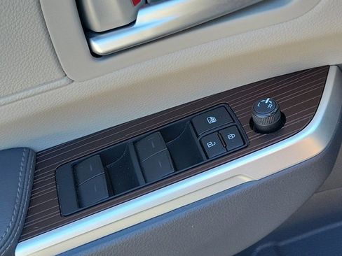 Used 2023 Toyota Sienna XLE image 24